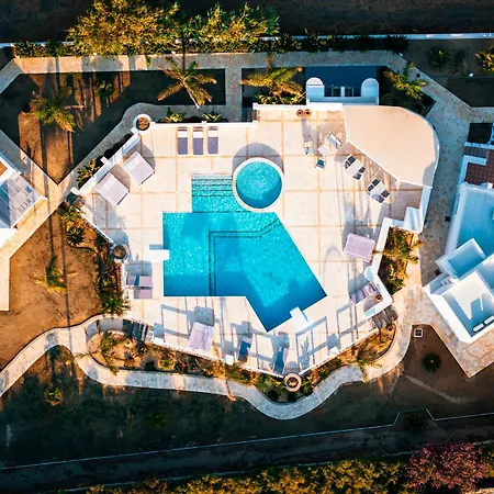 Avas Palm By Aegean Breeze Lagoon-style Shared Pool ヴィラ